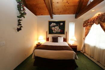 Lodge North &